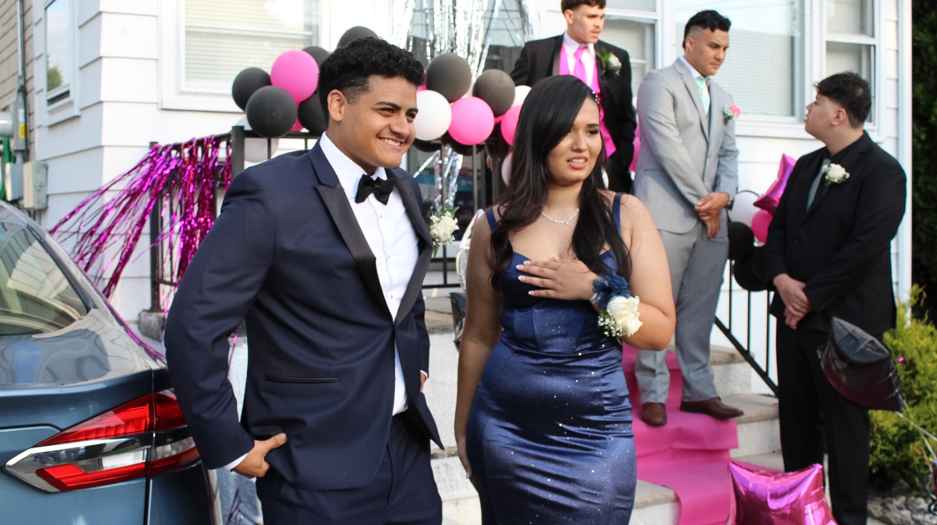 Prom group arriving for the night